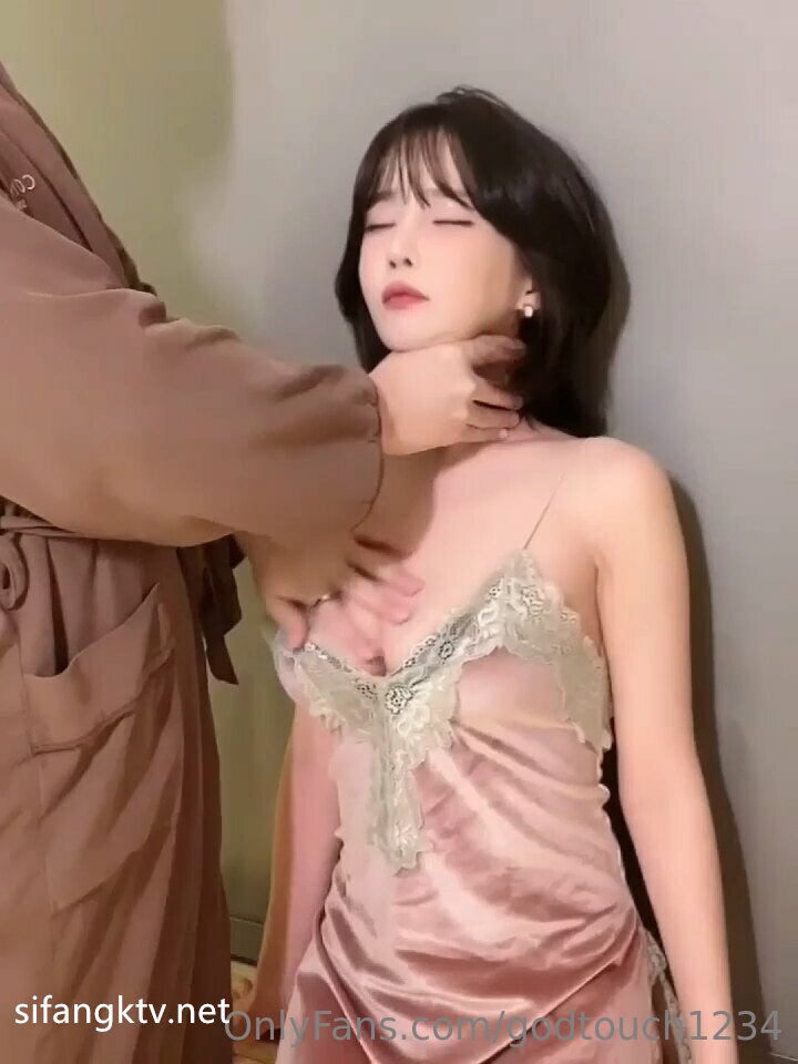 【超人探花】20岁165cm，兼职美女，一对圆润美乳，身材棒态度好，逼逼被插入完美展示